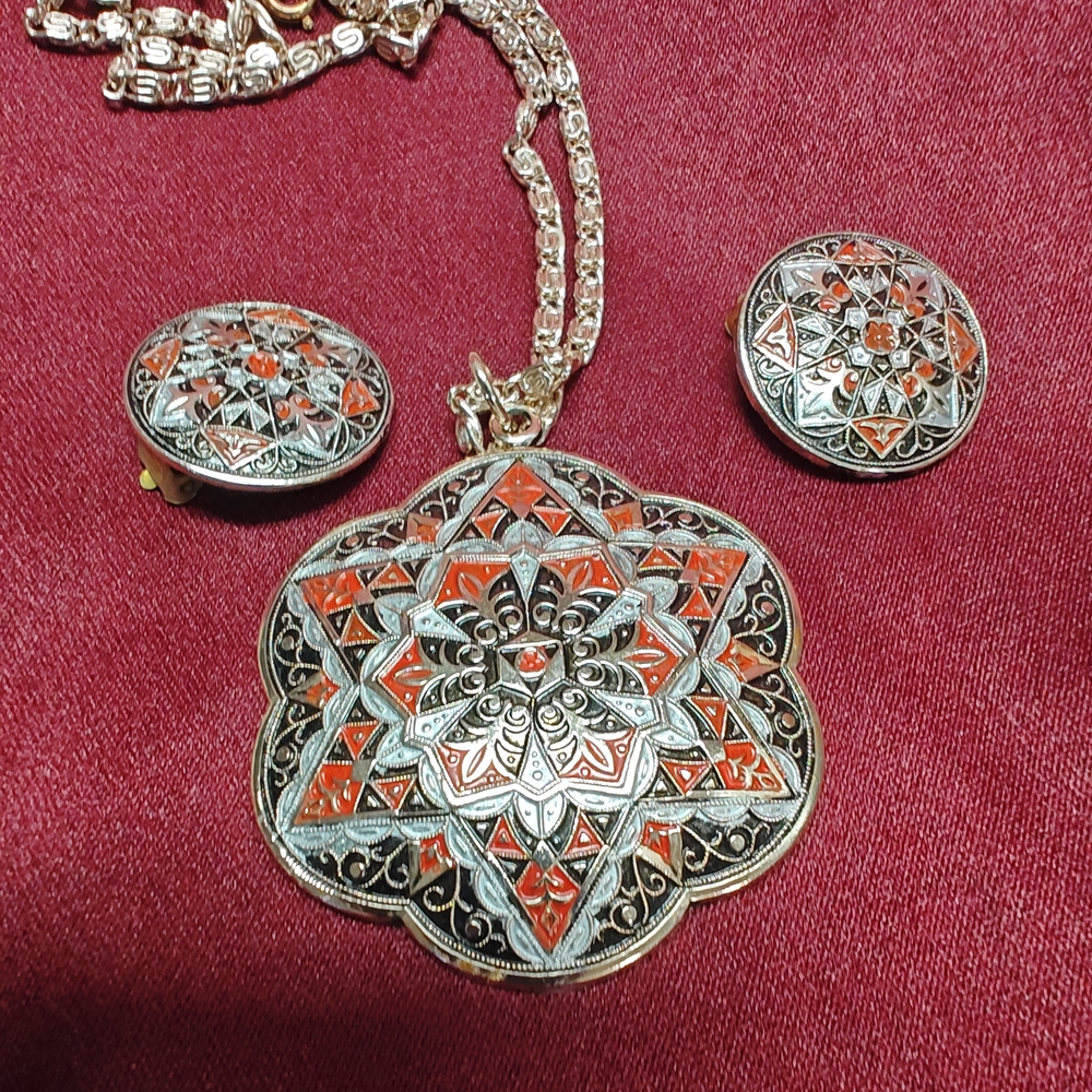Intricate Silver and Red Necklace Set